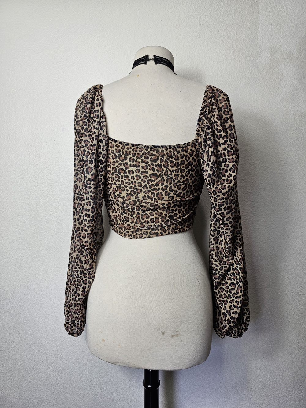Leopard Print Ruched Crop Top - Picture 2 of 4